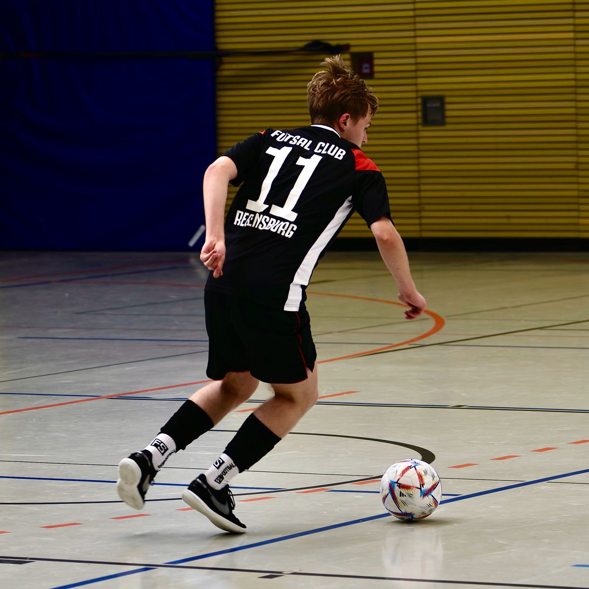 Am Samstag Abend um 15 nach 5 empfing der Futsal Club in der vertrauten Halle des AMG die Wildbräu Kickers Zorneding.